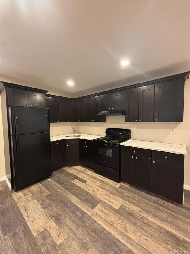 Building Photo - 855 Meade Ave