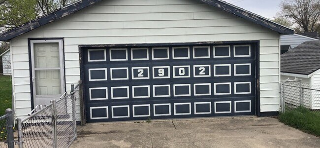 Building Photo - Available soon! For Rent: 3 Bedroom, 2 Bathroom Spacious Home! Large Garage!