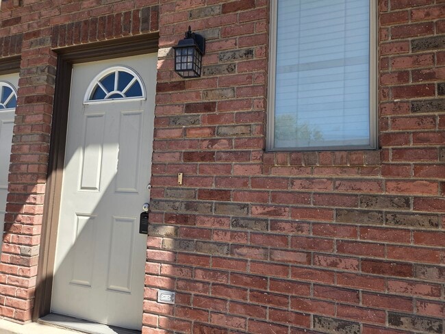 Building Photo - 212 Lyman Ln