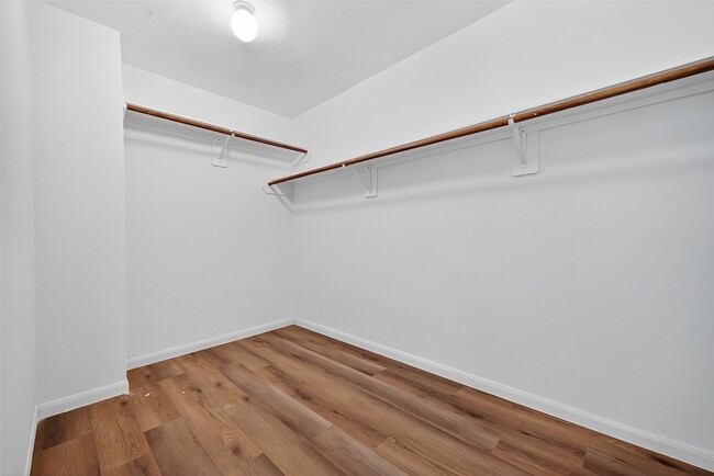 Building Photo - 8366 Golf Green Cir