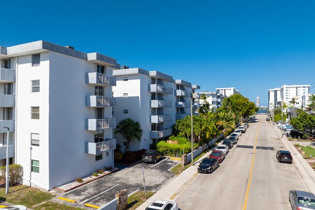 Building Photo - North Bay Villas