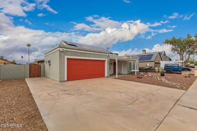 Building Photo - 6038 W Gelding Dr