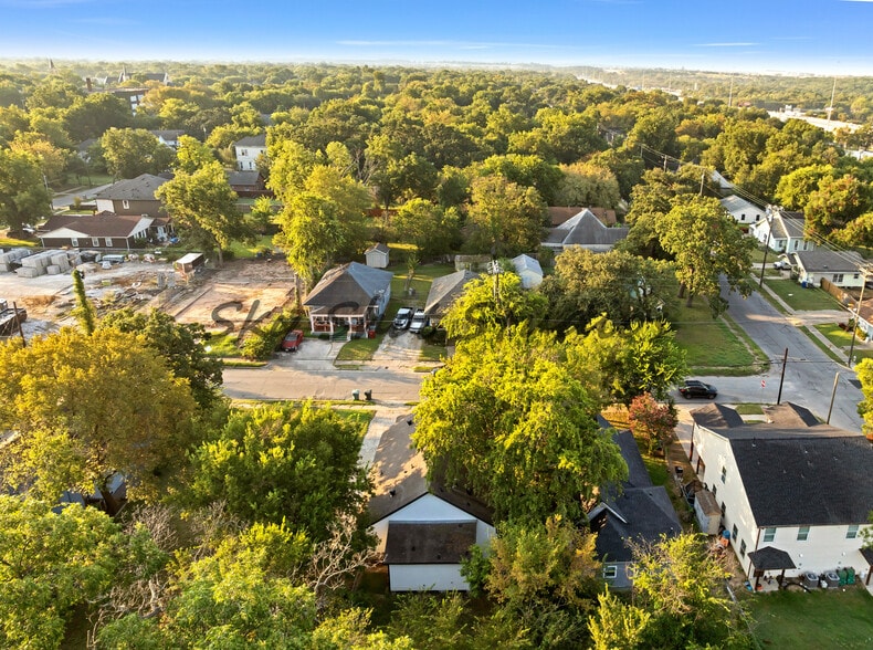 Building Photo - 323 W Cherry St