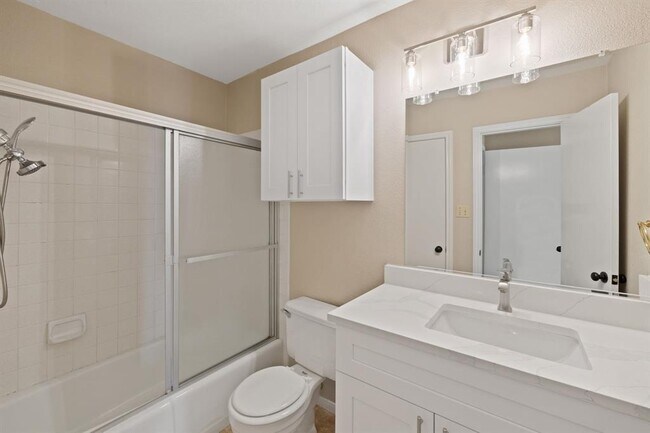 Building Photo - 203 E 31st St