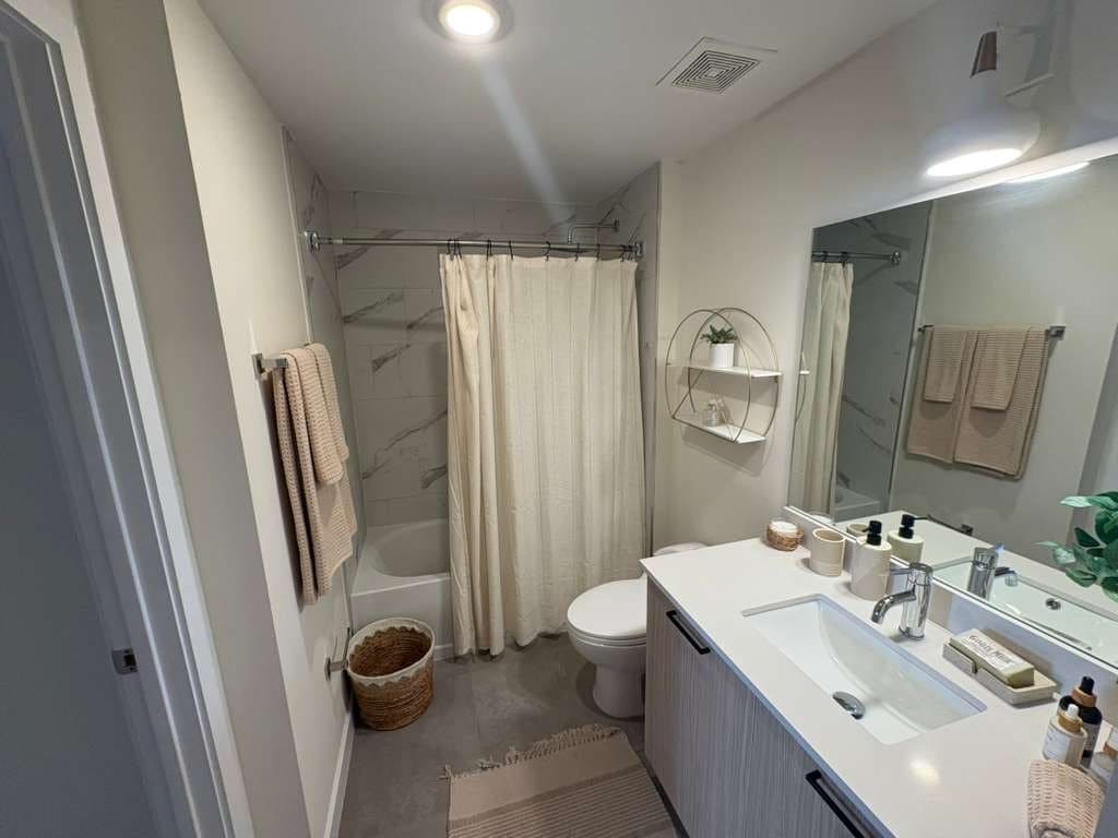 Building Photo - 2170 NE 168th St