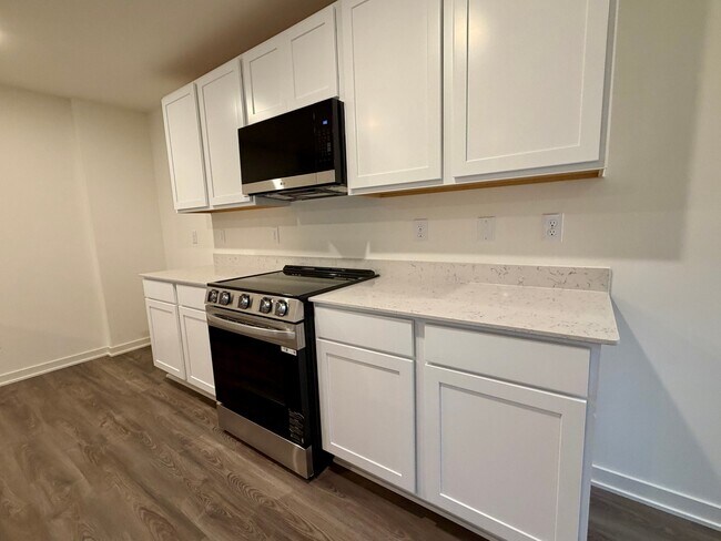 Building Photo - 844 Pine Cone Ln