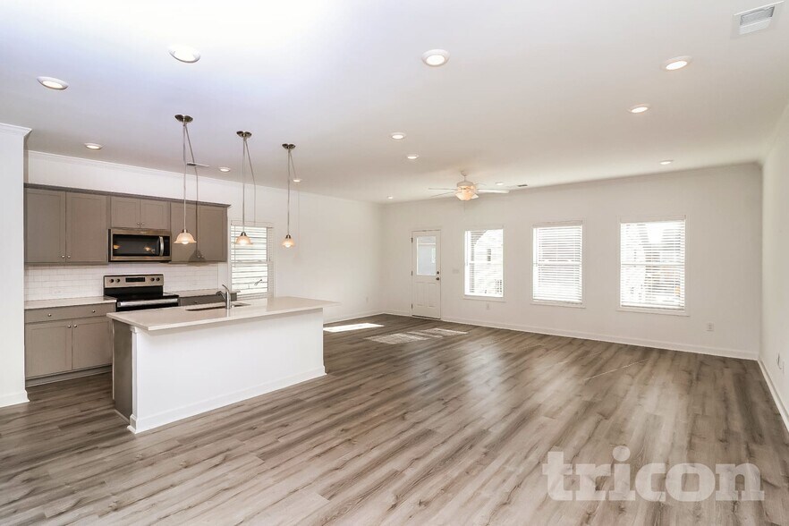 Building Photo - 101 E Rdg Wy