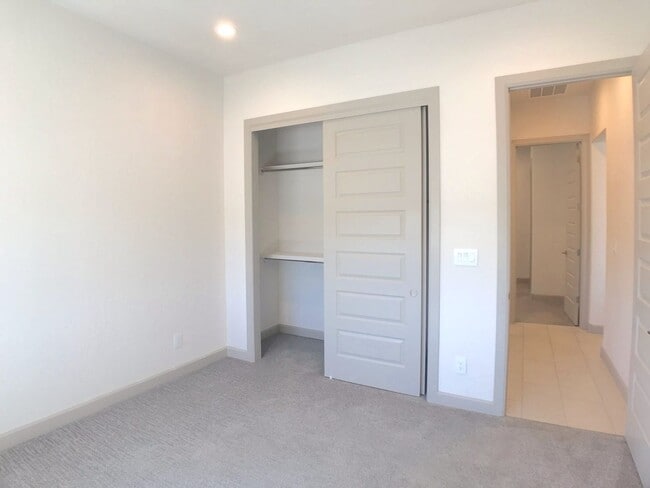 Building Photo - Gorgeous Los Lunas 3 Bedroom! Open layout! Tons of space. Built in 2021