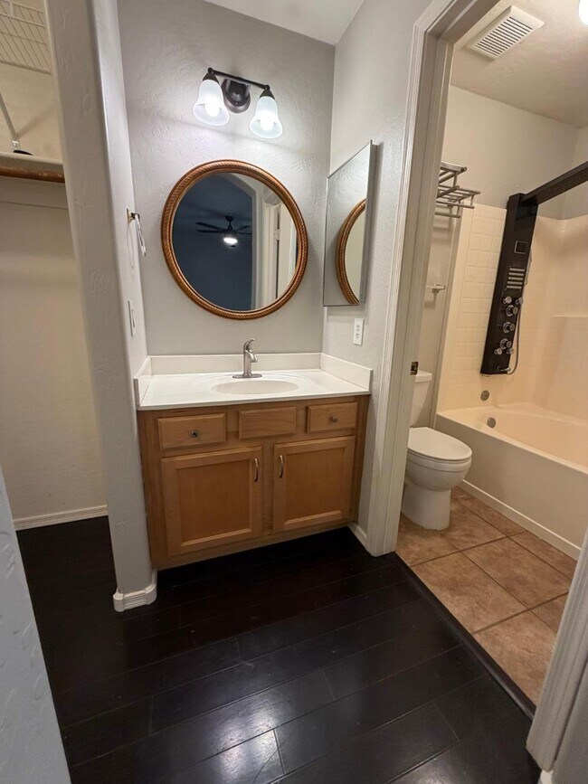 Building Photo - 1945 E Aloe Pl