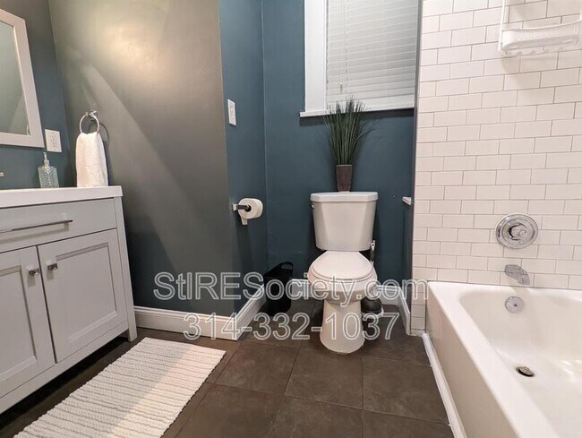 Building Photo - 2920 Louisiana Ave