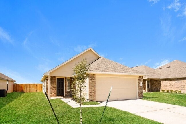 Primary Photo - 208 Elk Run Ln