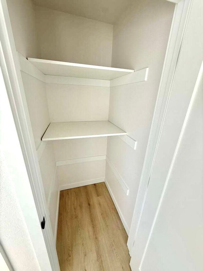 Building Photo - Arbor Heights 2-Bedroom Home in a Prime Location