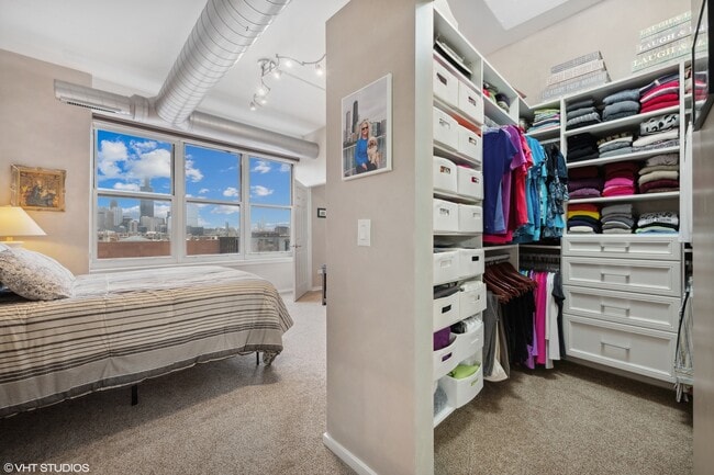 Building Photo - 6 S Laflin St