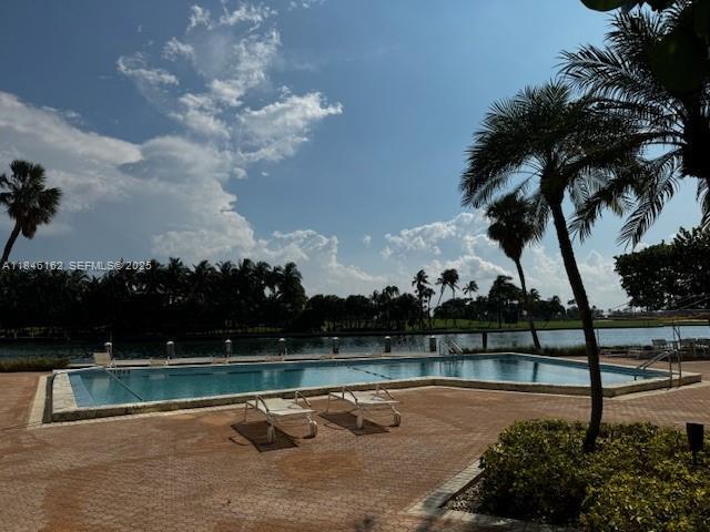 Building Photo - 9100 W Bay Harbor Dr