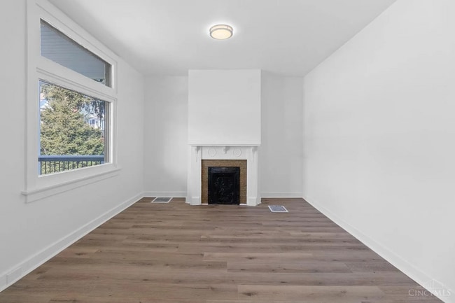 Building Photo - Newly renovated! Available August 1st 2027