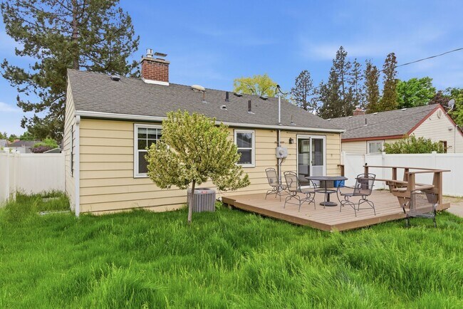 Building Photo - Modern & Cozy Spokane Retreat | Prime Location Near South Hill