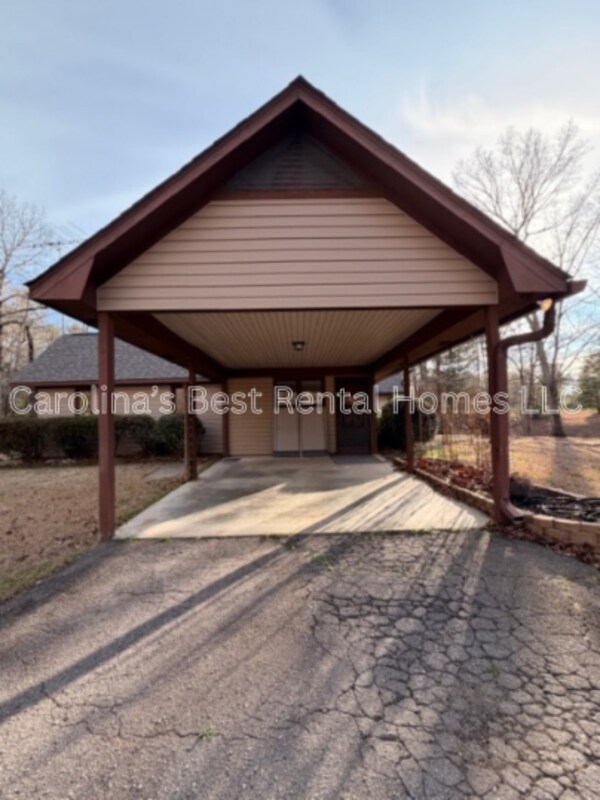 Building Photo - 250 Running Deer Rd