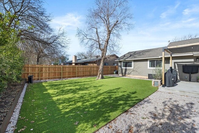 Building Photo - 6803 Castlekeep Way