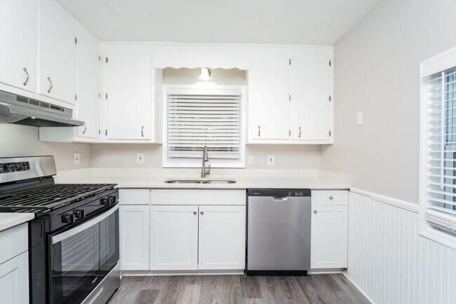 Building Photo - 3320 Revere Cir