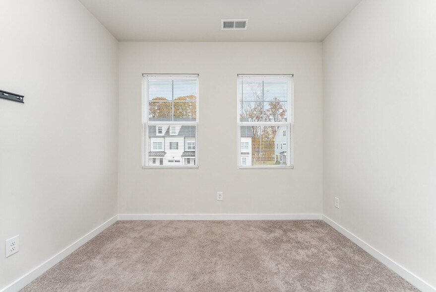 Building Photo - 9529 Munsing Dr