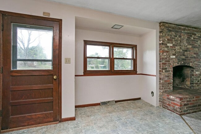 Building Photo - 554 Cox Ln