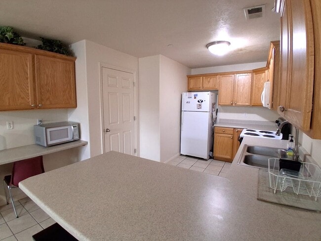 Building Photo - 1969 N Canyon Rd