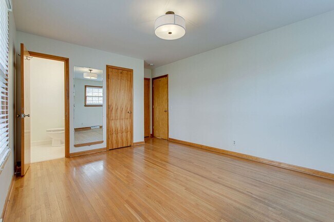 Building Photo - 171 McCall St