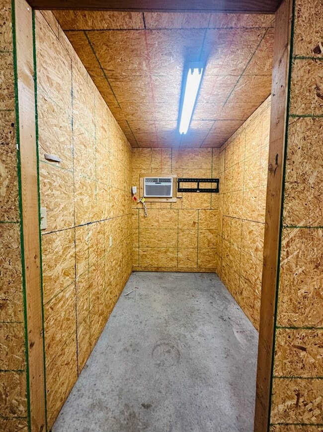 Building Photo - 476207 E 1094 Rd