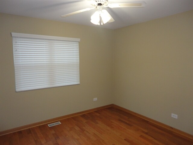 Building Photo - 4312 E Lake Shore Dr