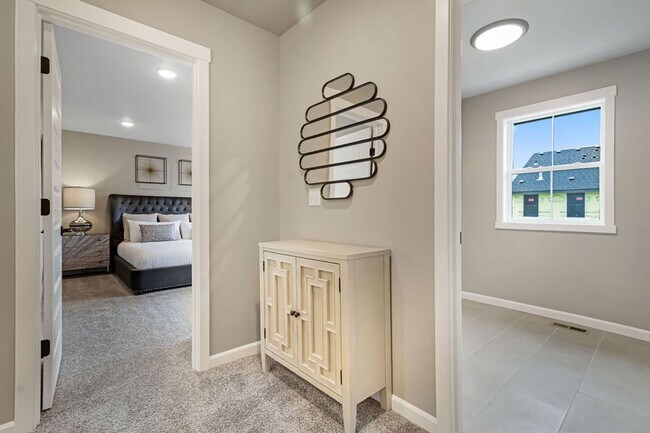 Building Photo - Luxury Townhome for Lease at the Courtyards at Hidden Crest - 6817 NE 131st Way