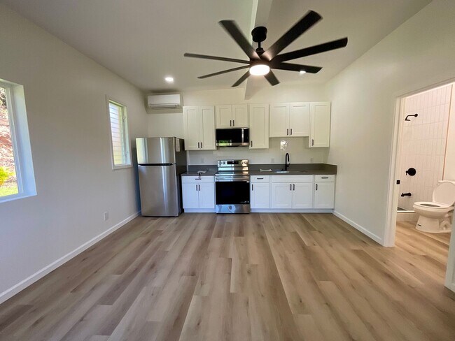 Building Photo - C109