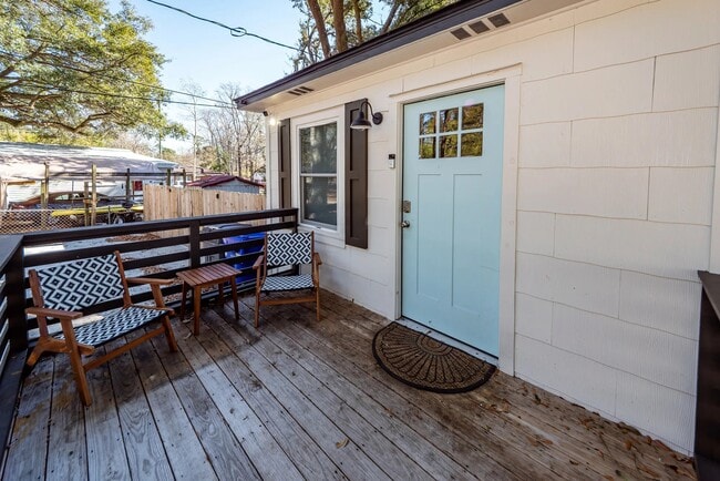 Building Photo - 1511 Larry St