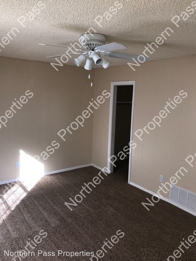 Building Photo - 200 Shadow Mountain Dr