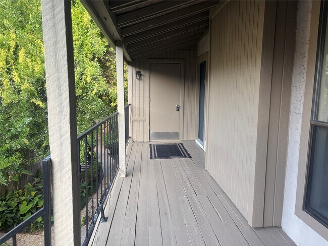 Building Photo - 5711 Sugar Hill Dr