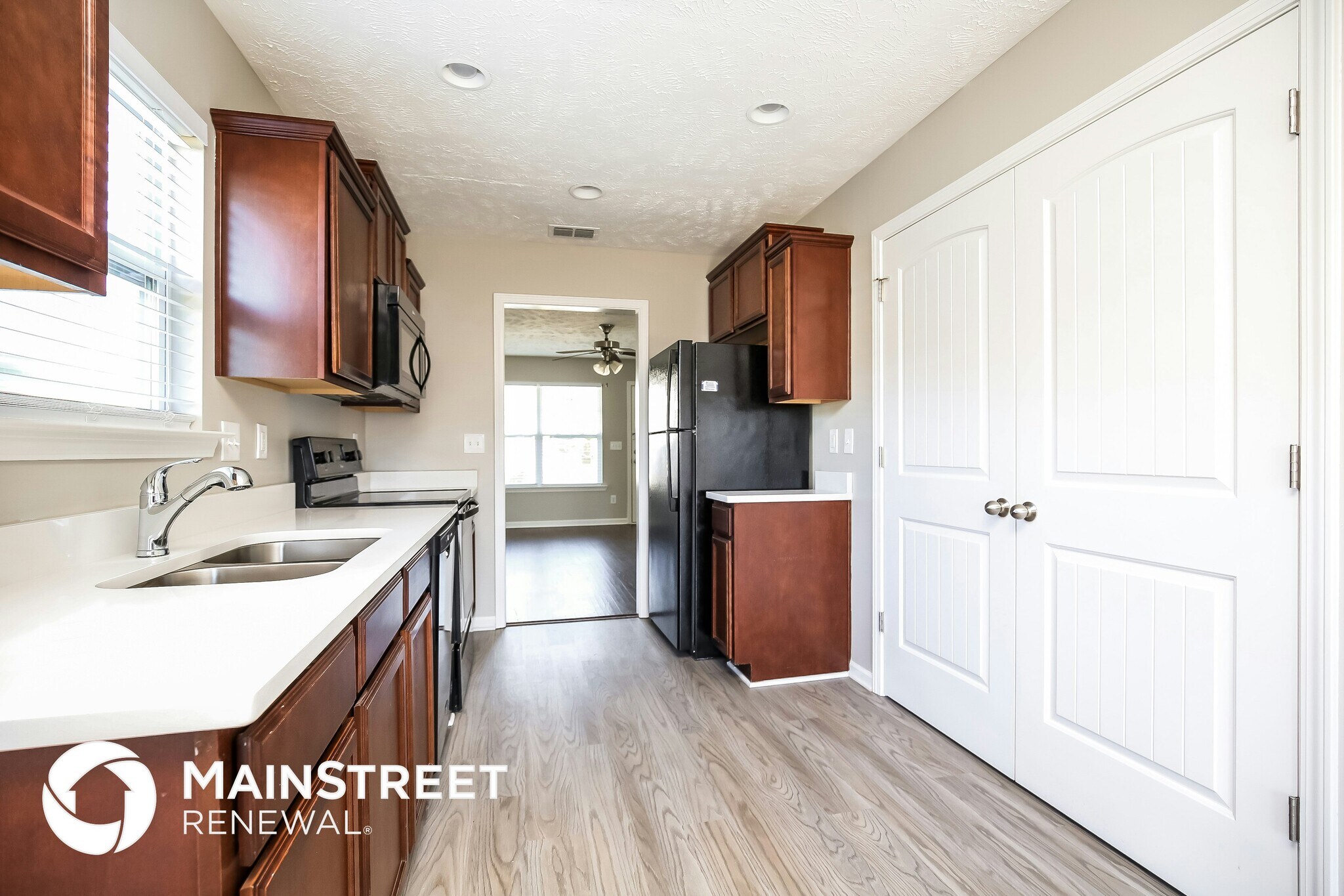 Building Photo - 1124 Shallowbrook Trail S