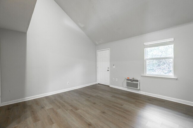 Building Photo - 4499 Delashmitt Rd