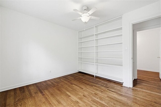 Building Photo - 445 Forest Hills Dr