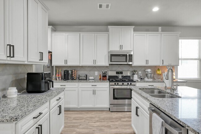 Building Photo - 2315 Strong Horse Dr