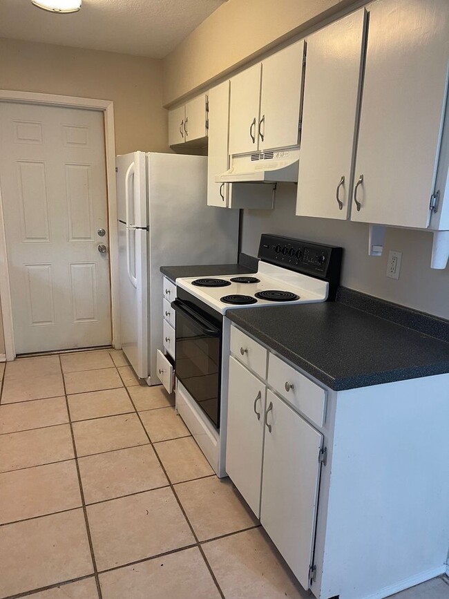 Building Photo - 3bed/2bath Single Family Home