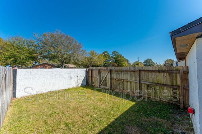 Building Photo - 710 Legion Dr