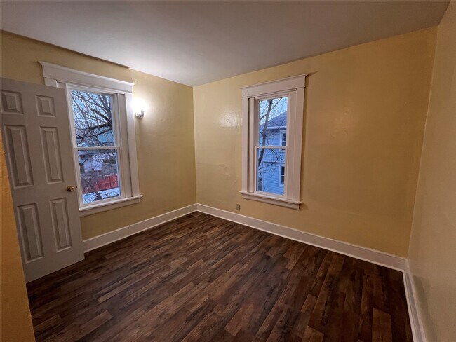 Building Photo - 155 Willow St