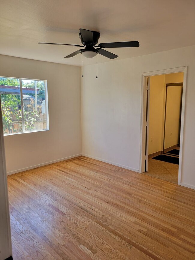 Building Photo - AVAILABLE NOW! 3 BEDROOM/2 BATH IN FAIRFIELD