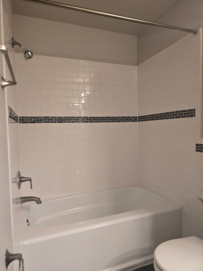 Building Photo - Fantastic Updated 2-Bedroom, 2-Bath Condo ...
