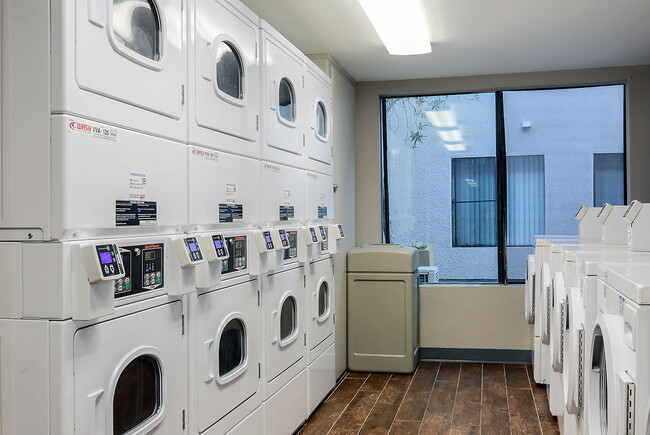 Building Photo - Windsor Court