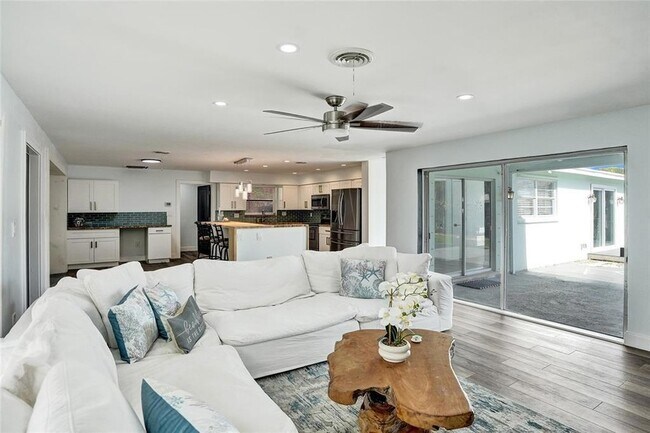 Building Photo - 1710 SW 6th Ave