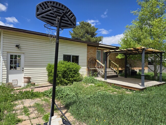 Building Photo - 4575 Balsam Ave