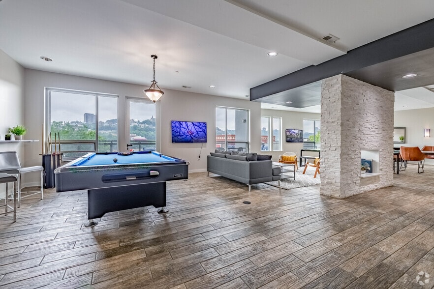 Clubhouse - Vue 180