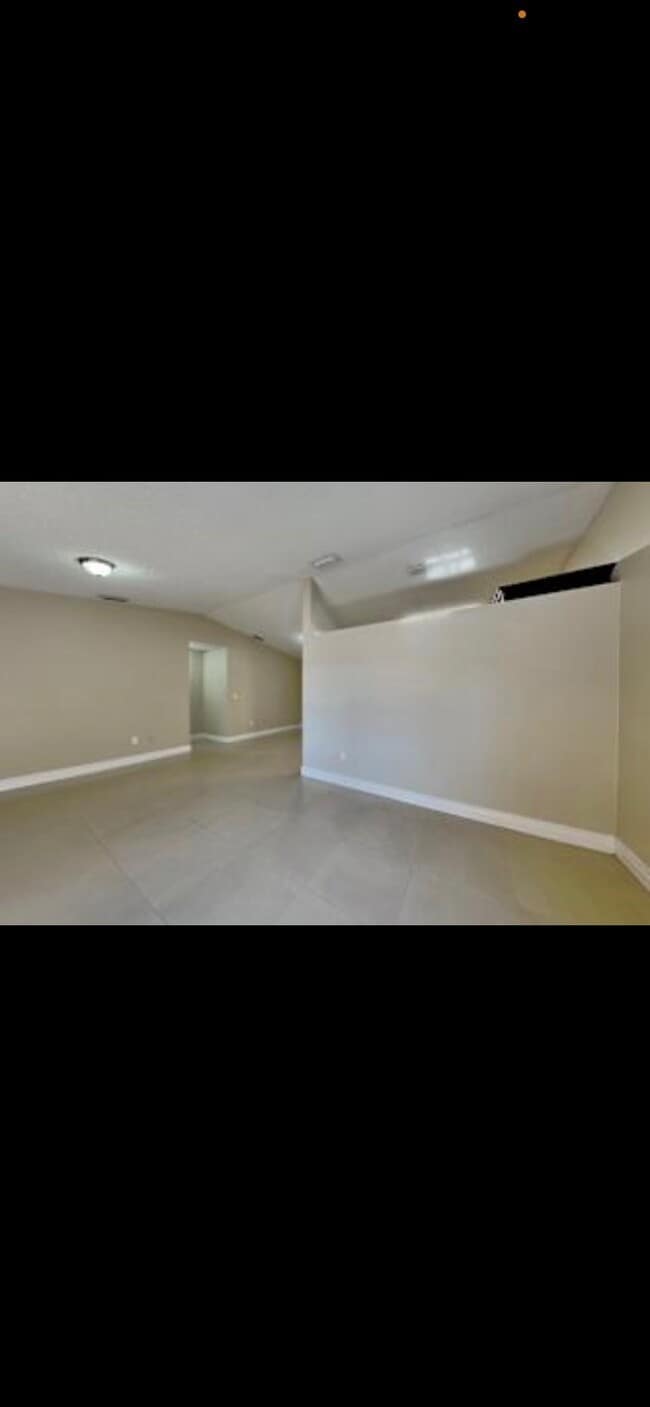 Building Photo - 617 Dunraven Dr