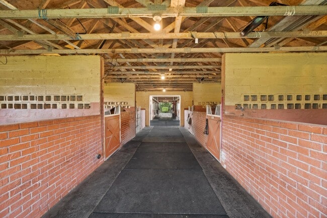 Building Photo - 11861 Hawk Hollow