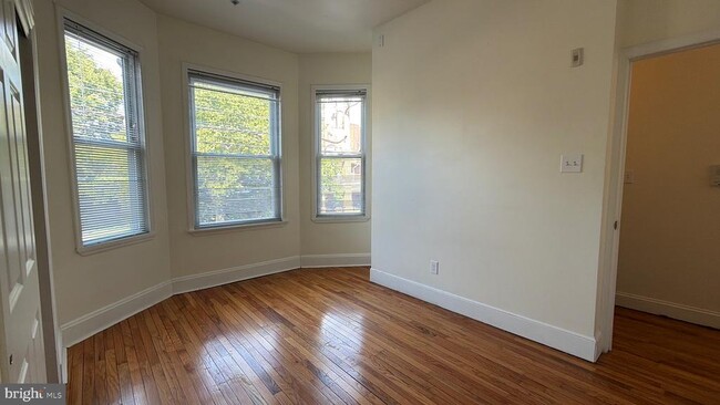 Building Photo - 922 S 49th St